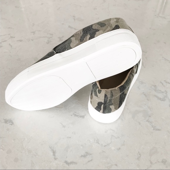 🍒SALE🍒LAST PAIR Camo Camouflage Slip On Sneakers - Picture 6 of 8